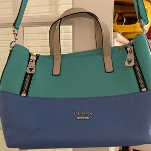 Guess Bags - GUESS brand cross body bag! Guess Bags - GUESS brand cross body bag!